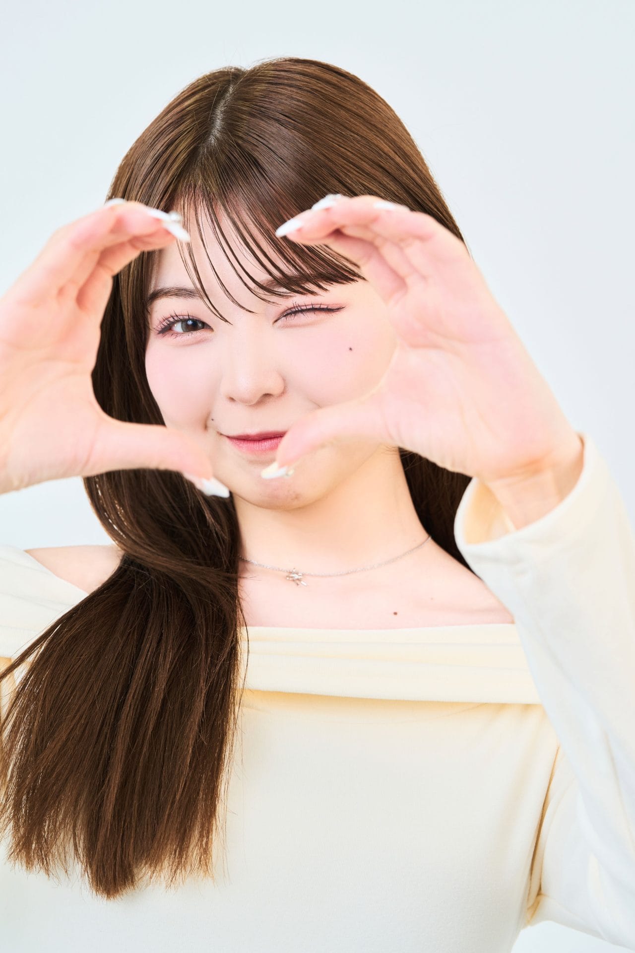折田 涼夏 | Uniiique（ユニーク）– Z世代の“個性”と“トレンド”を